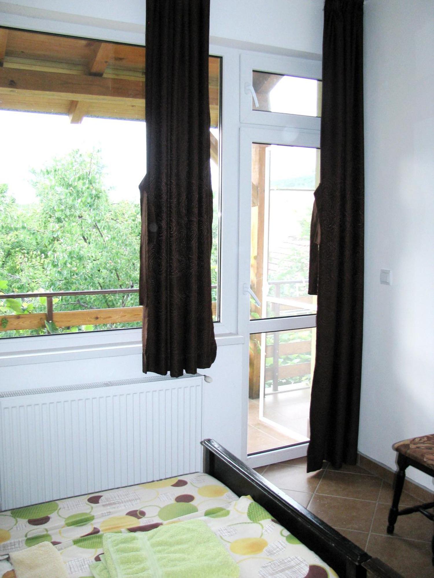 Guest House Familia Samovodene Exterior foto